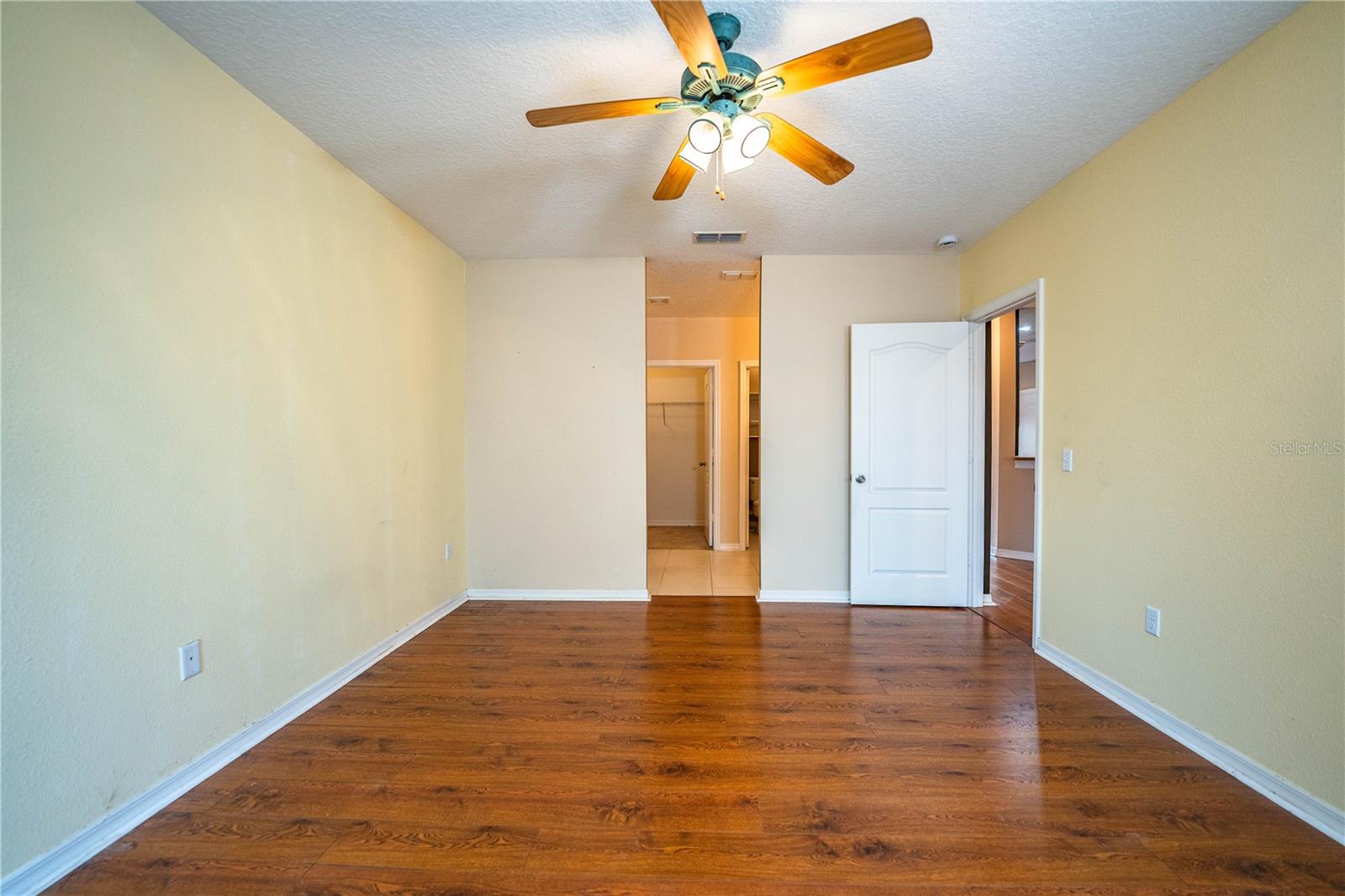 Image 15 of 35 For 6898 Glenbrook Drive