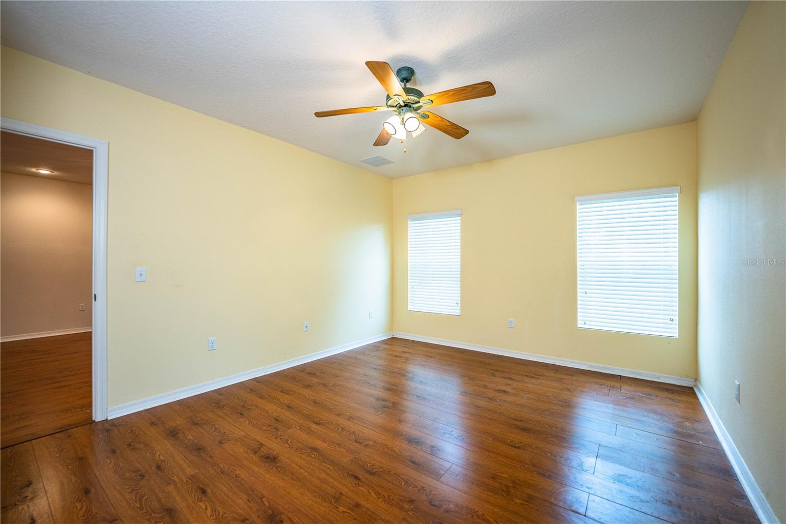 Image 16 of 35 For 6898 Glenbrook Drive