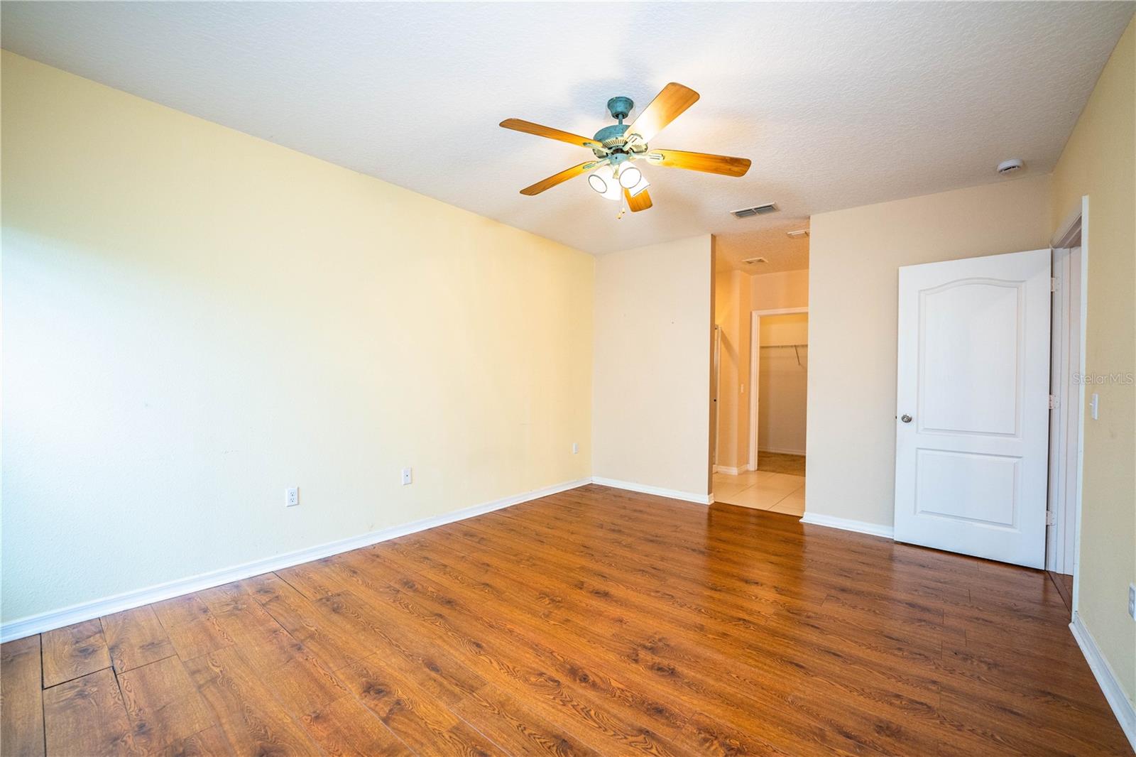 Image 17 of 35 For 6898 Glenbrook Drive