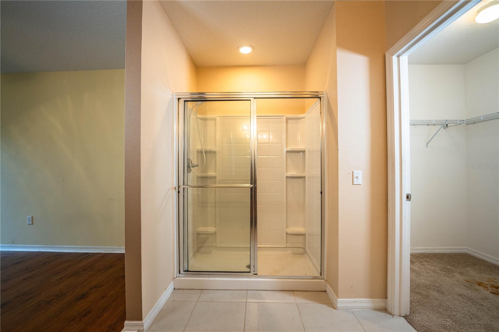 Image 20 of 35 For 6898 Glenbrook Drive
