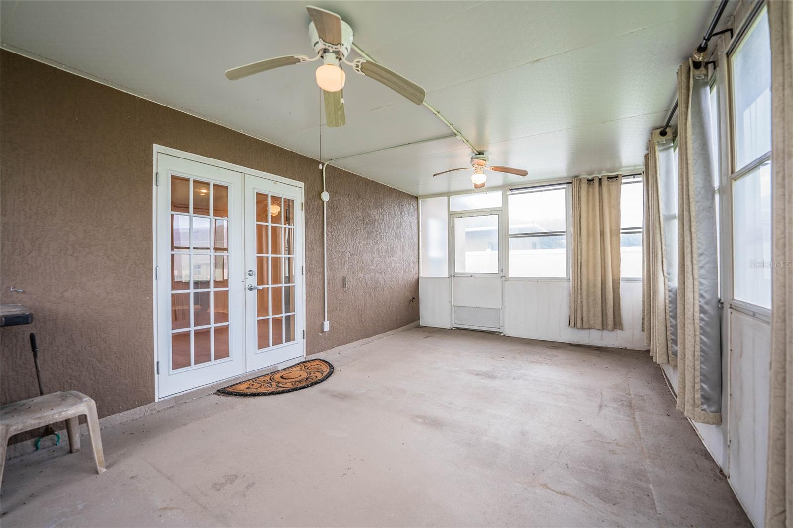 Image 27 of 35 For 6898 Glenbrook Drive