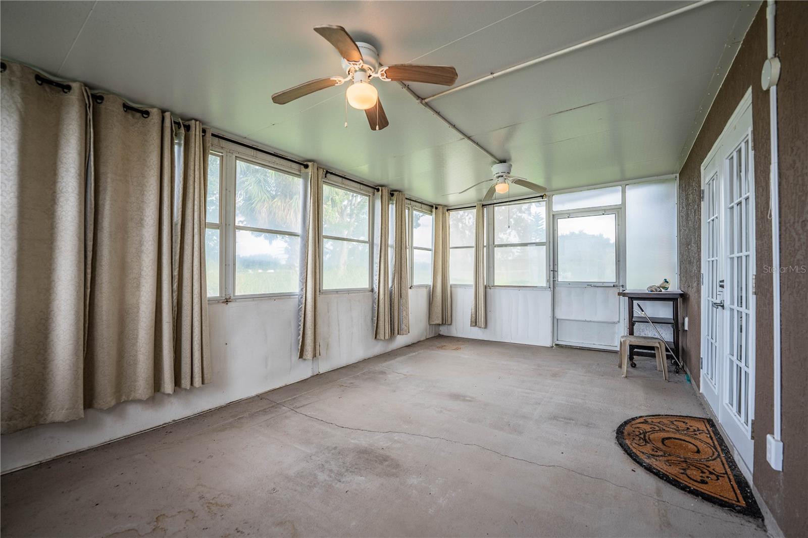 Image 28 of 35 For 6898 Glenbrook Drive