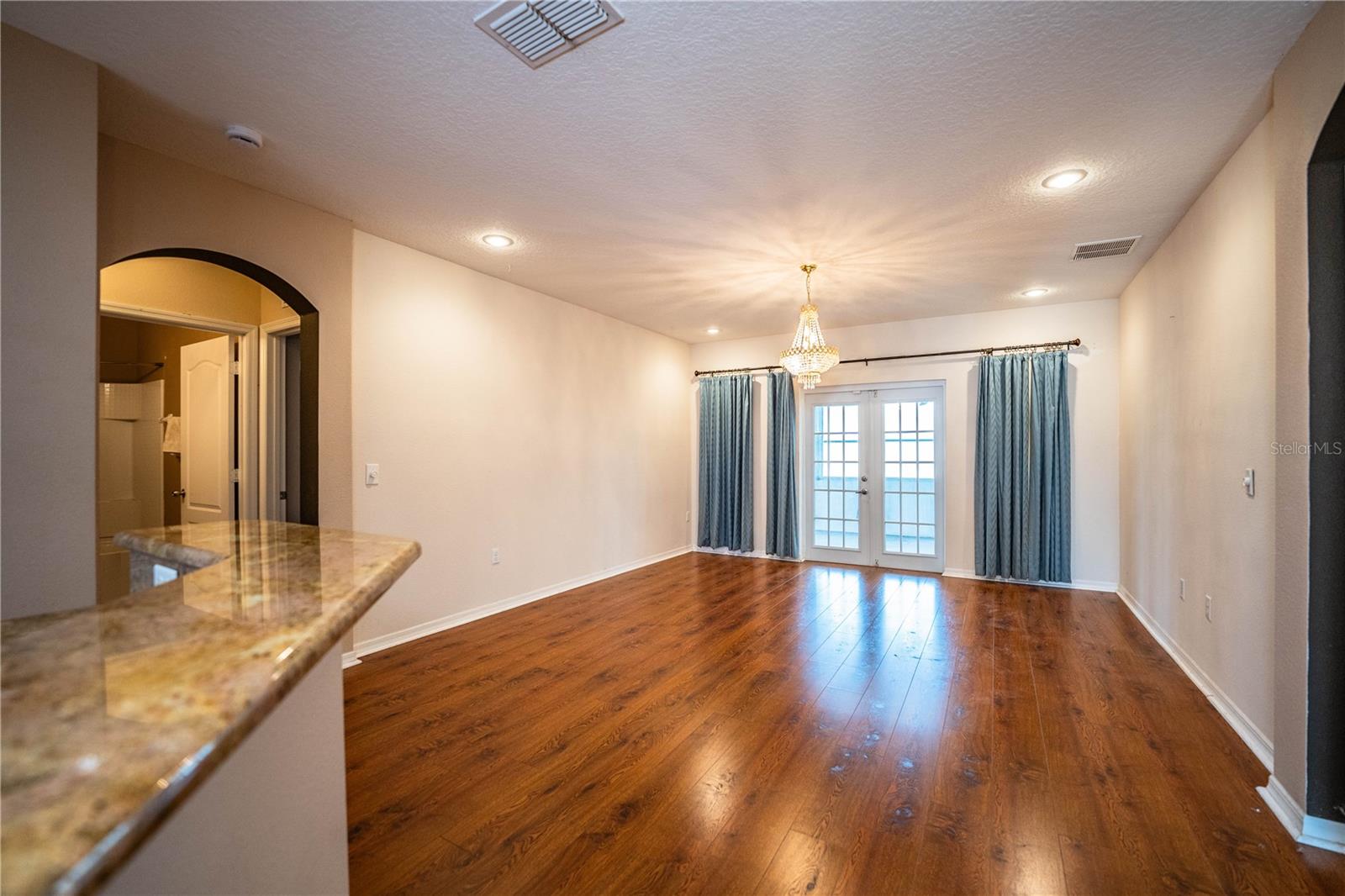 Image 7 of 35 For 6898 Glenbrook Drive