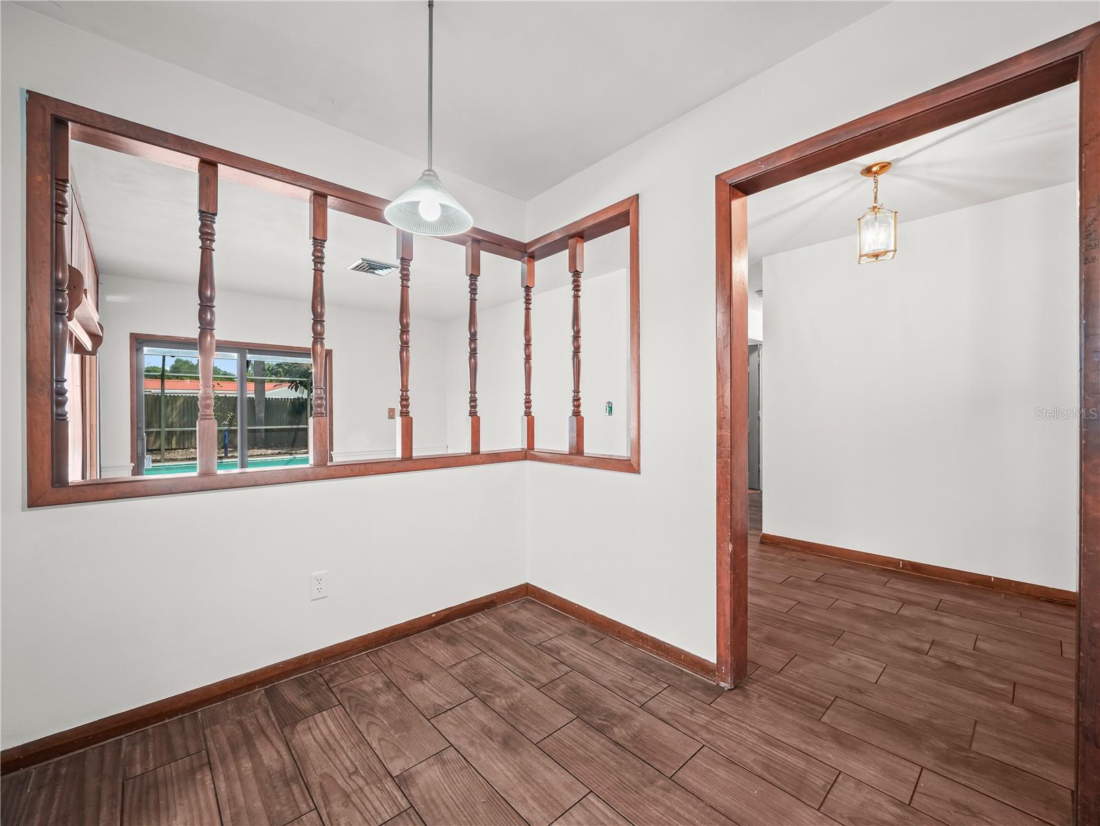 Image 12 of 35 For 685 Avenue N Se