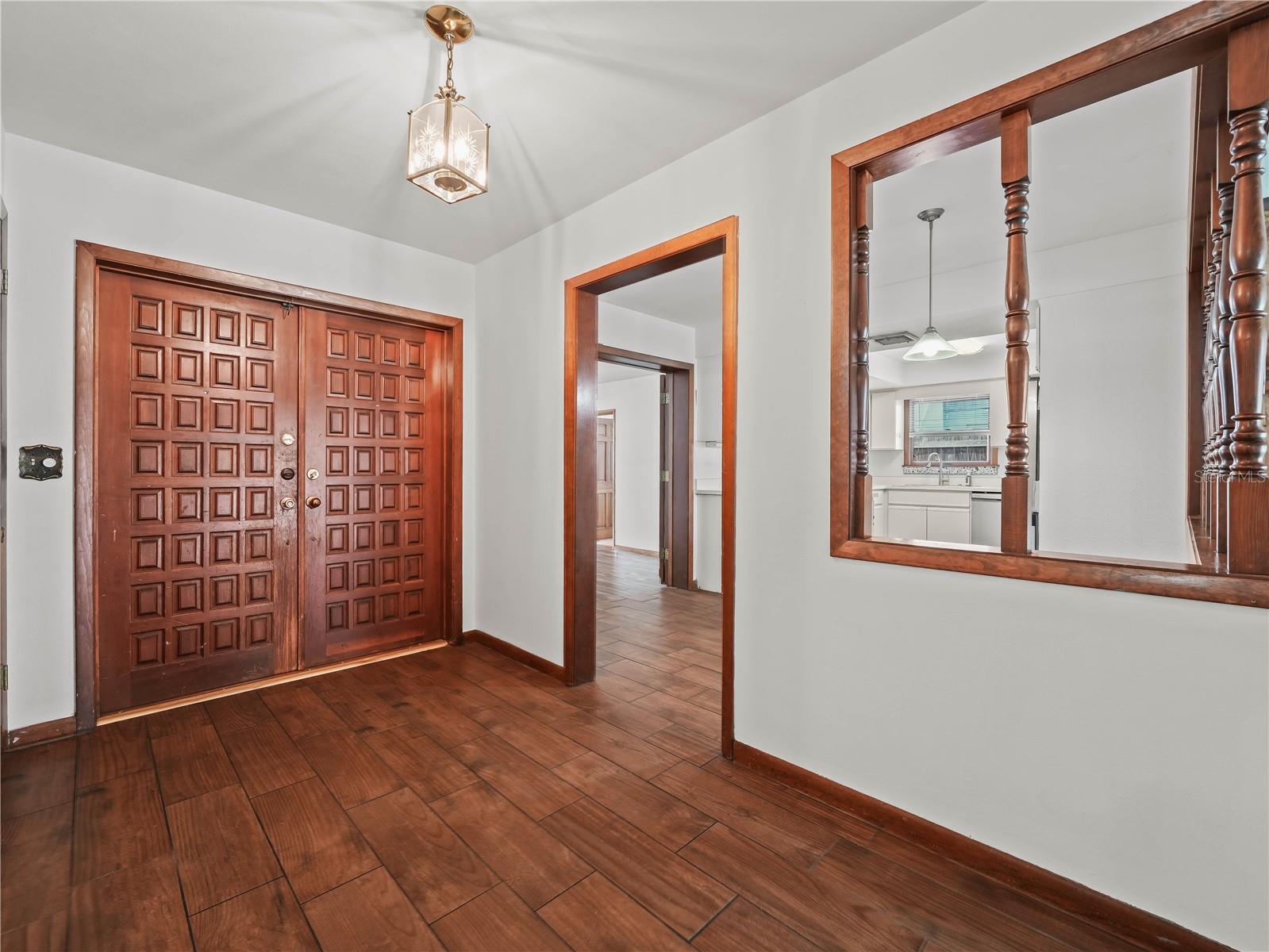 Image 2 of 35 For 685 Avenue N Se