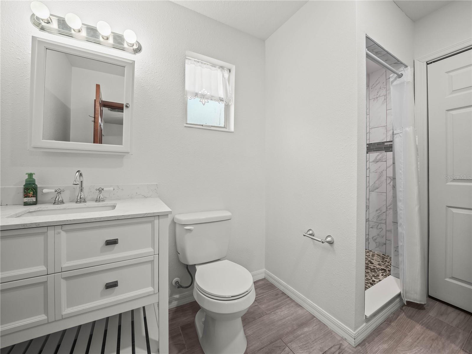 Image 7 of 35 For 685 Avenue N Se