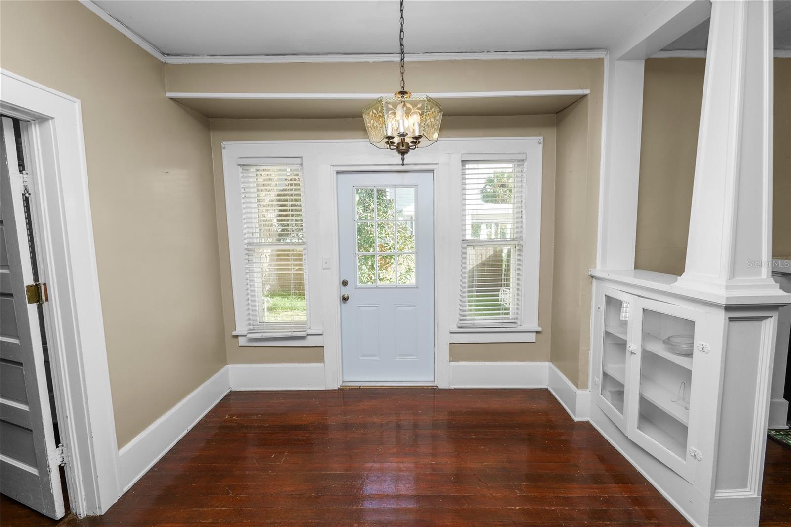 Image 33 of 87 For 817 South Boulevard