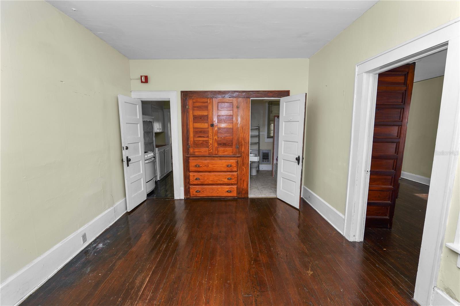 Image 35 of 87 For 817 South Boulevard