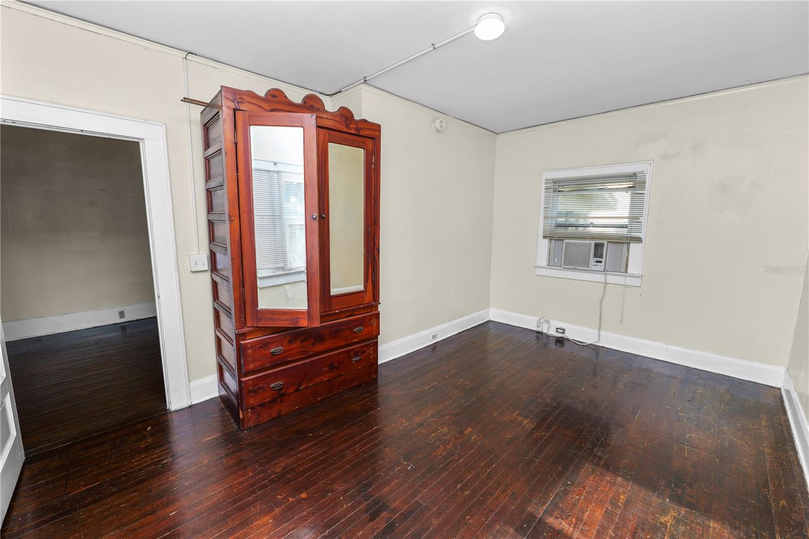 Image 39 of 87 For 817 South Boulevard