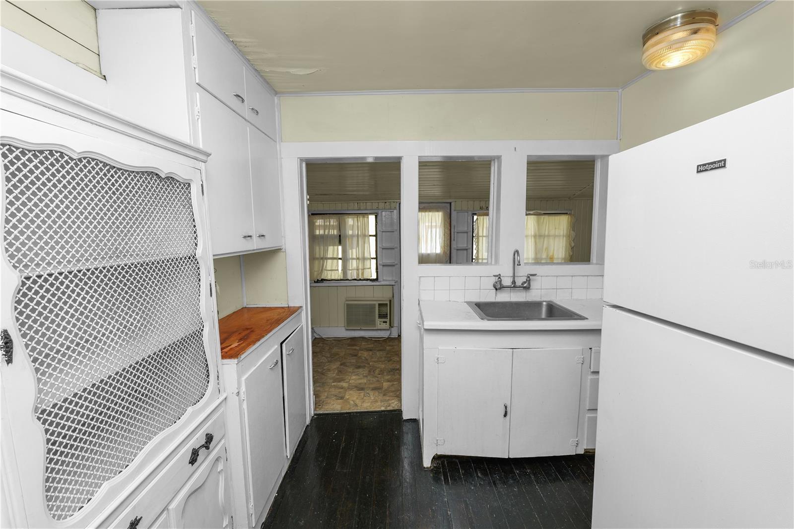Image 42 of 87 For 817 South Boulevard