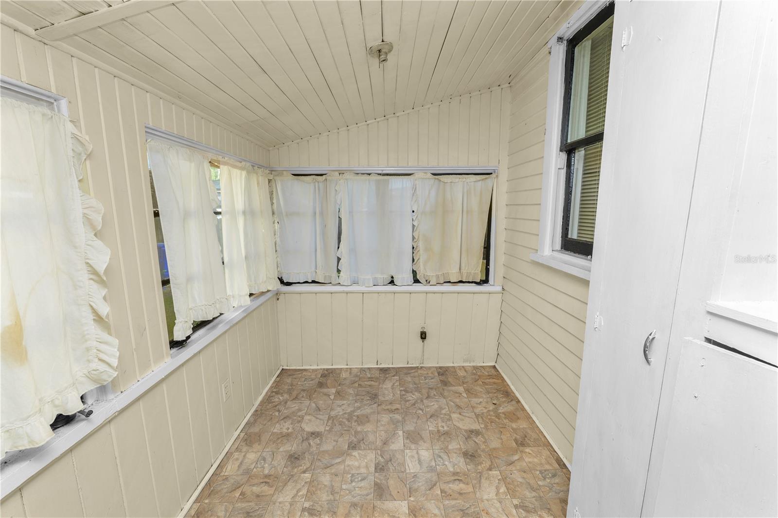 Image 46 of 87 For 817 South Boulevard