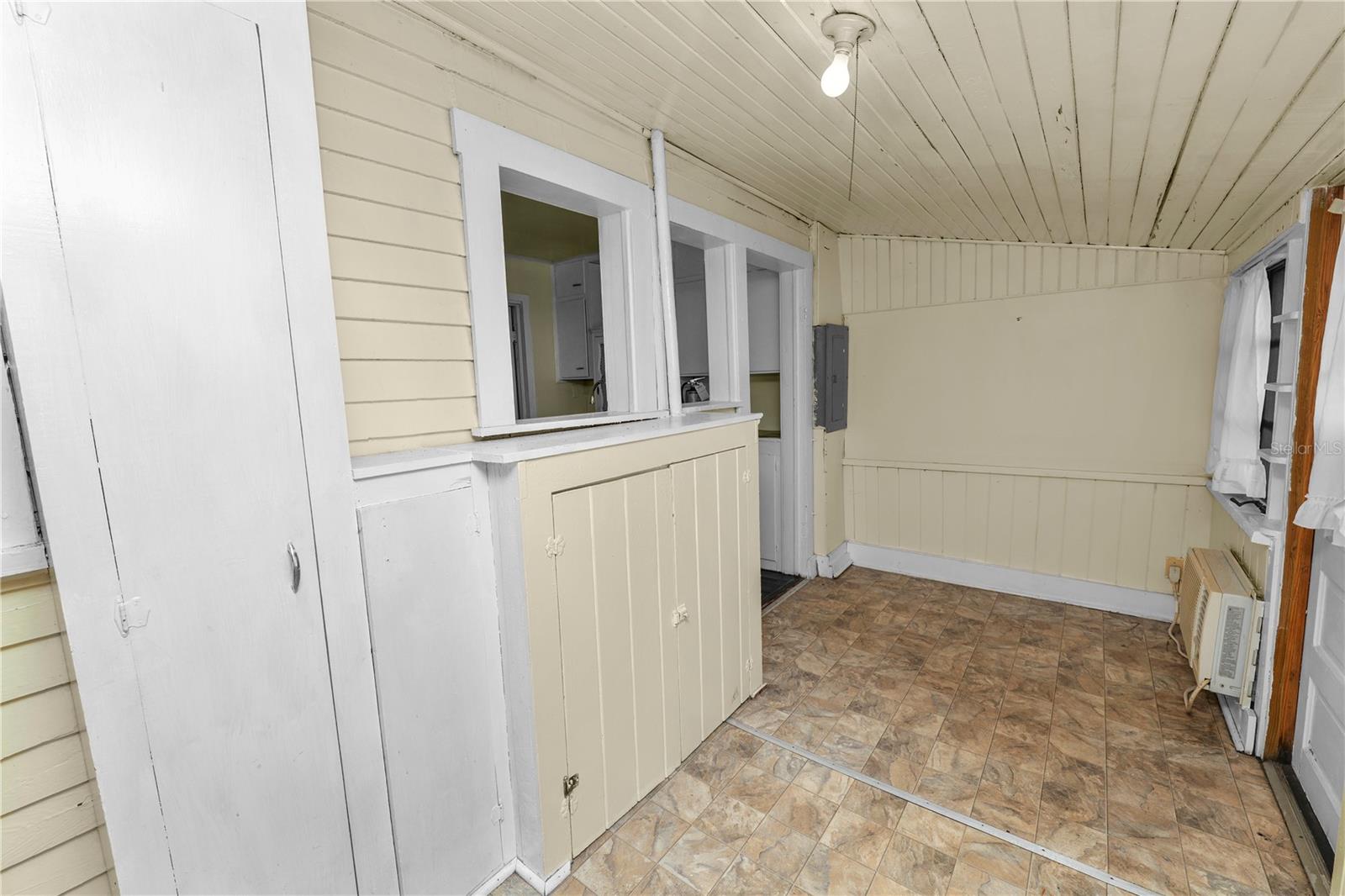 Image 47 of 87 For 817 South Boulevard