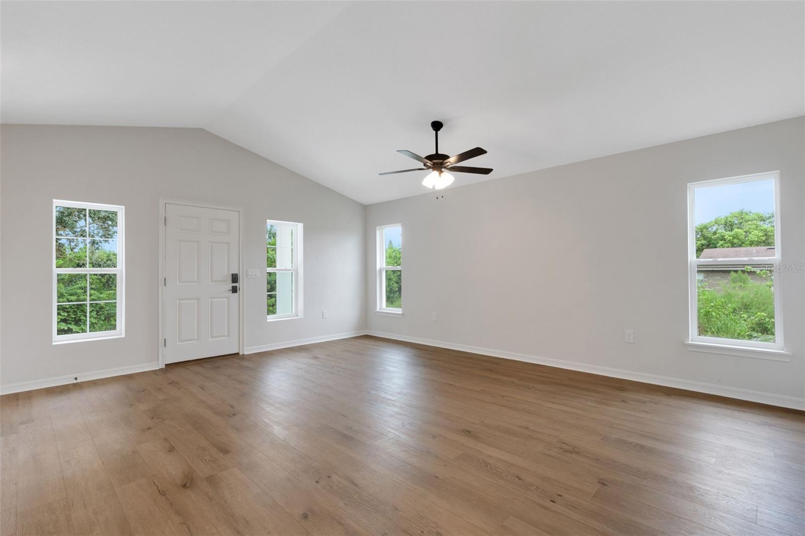 Image 2 of 25 For 1162 And 1164 Fairway Drive