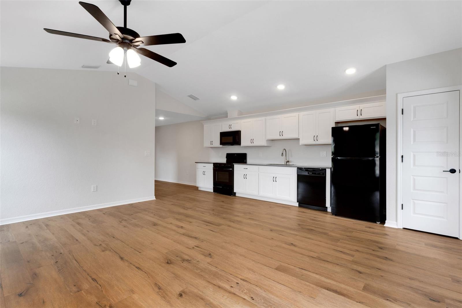 Image 4 of 25 For 1162 And 1164 Fairway Drive