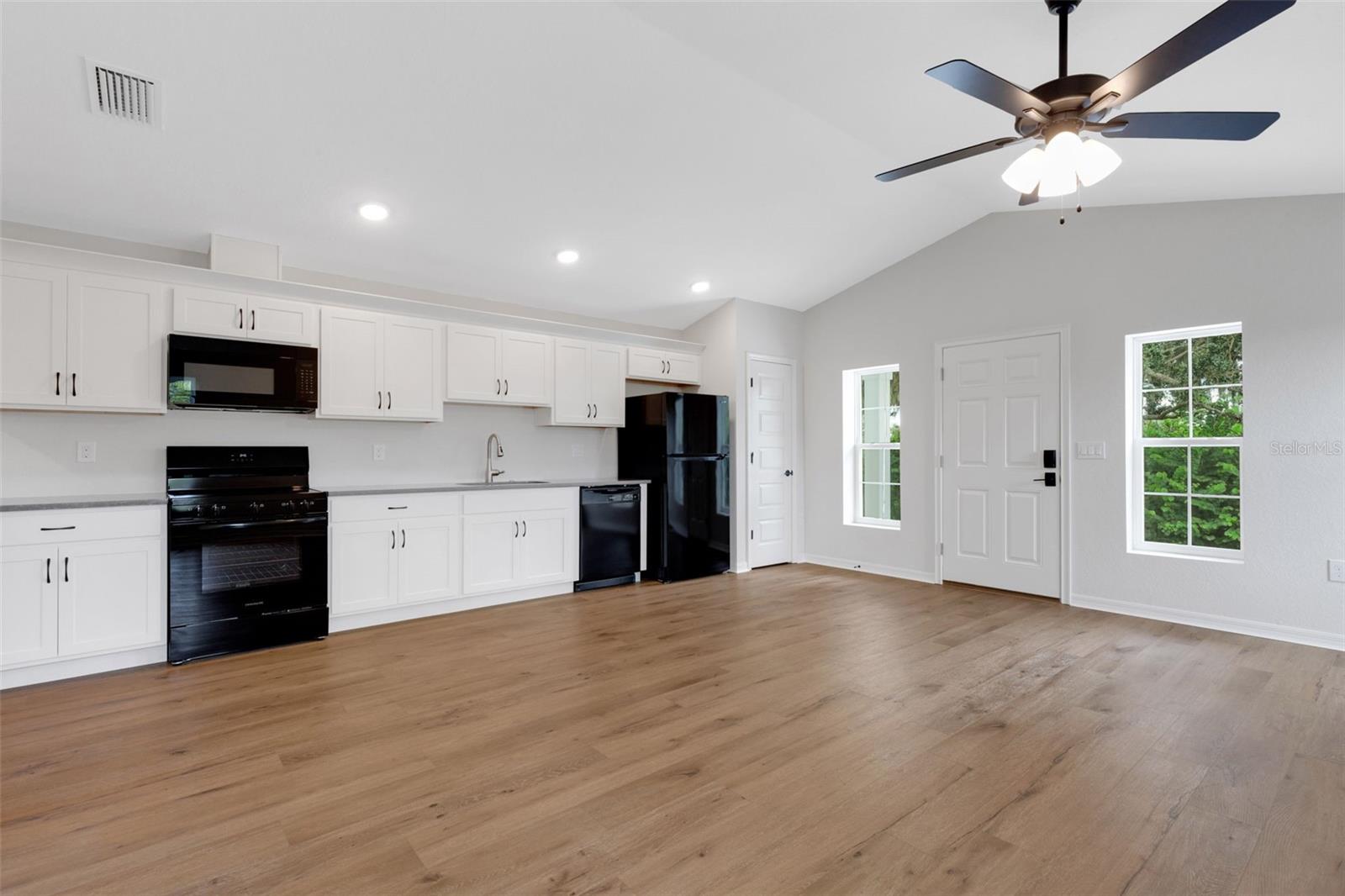Image 5 of 25 For 1162 And 1164 Fairway Drive