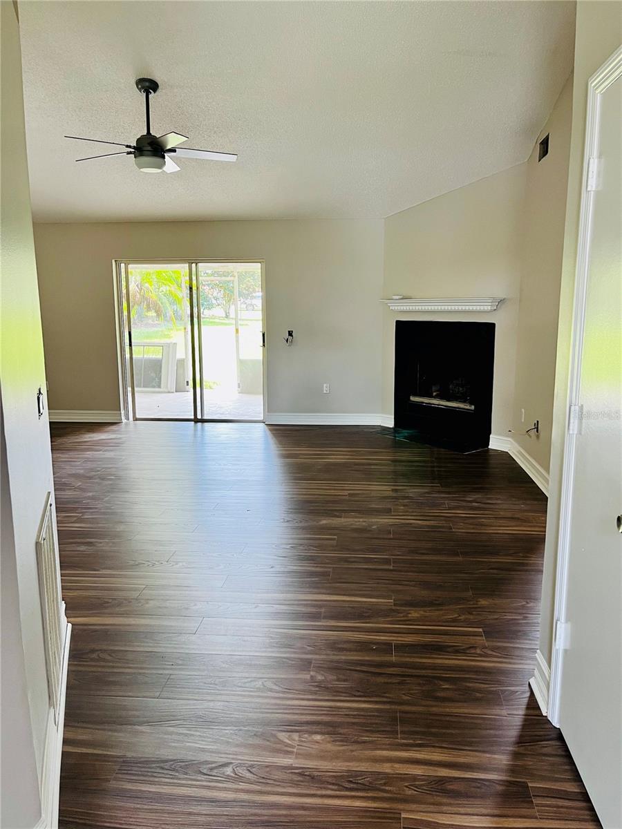 Image 5 of 21 For 5215 Martinique Drive