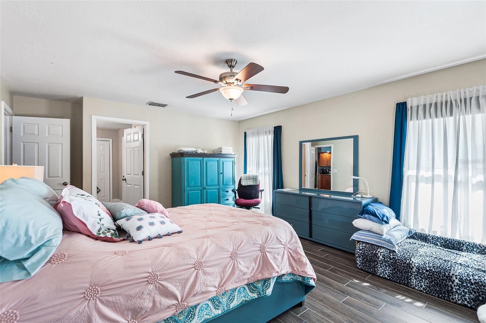 Image 20 of 47 For 707 Powder Horn Row