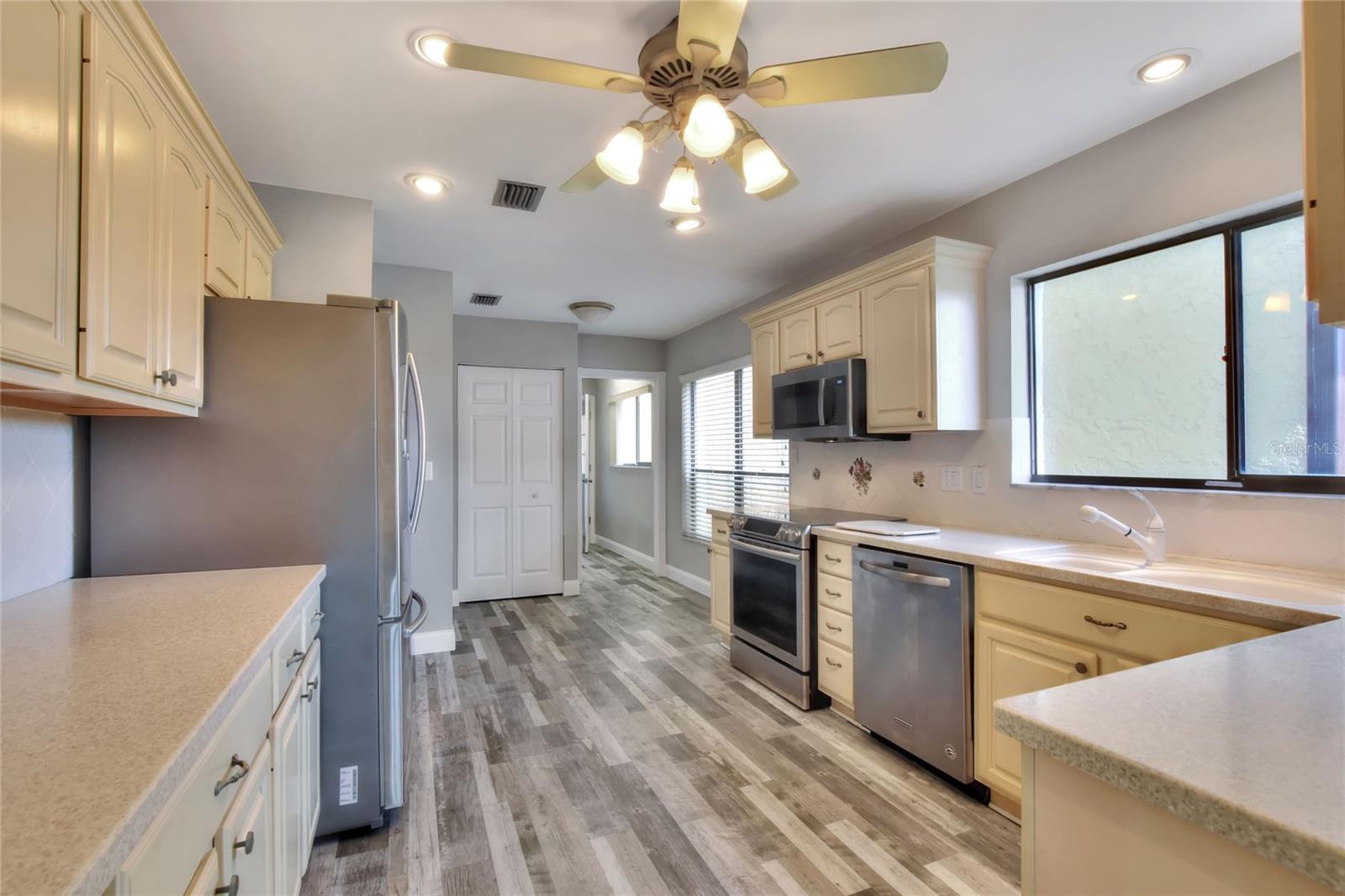 Image 15 of 49 For 4255 Creekwood Lane 4255