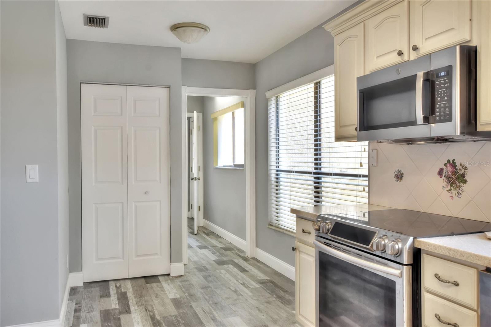 Image 19 of 49 For 4255 Creekwood Lane 4255