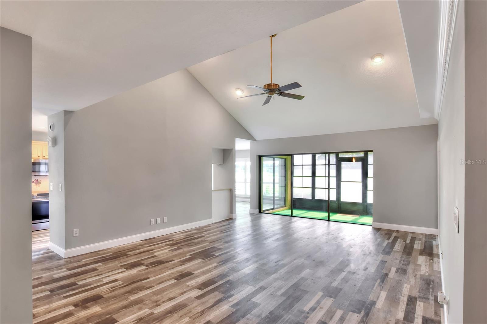 Image 7 of 49 For 4255 Creekwood Lane 4255