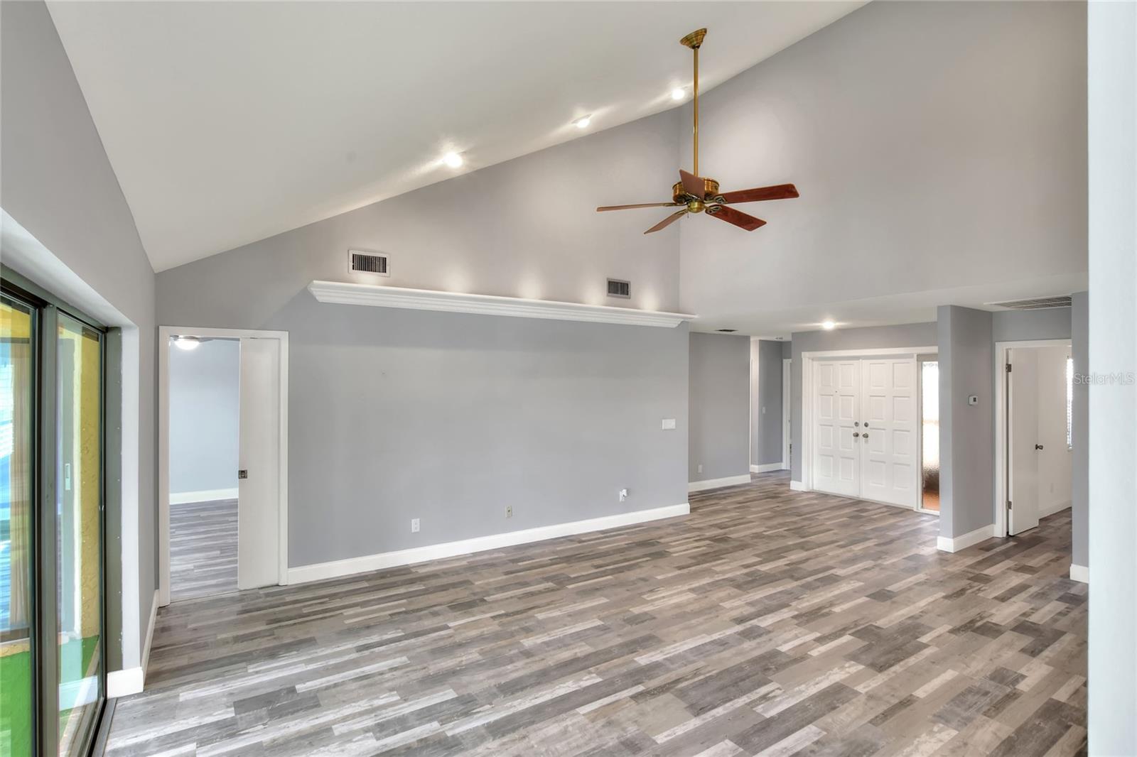 Image 8 of 49 For 4255 Creekwood Lane 4255