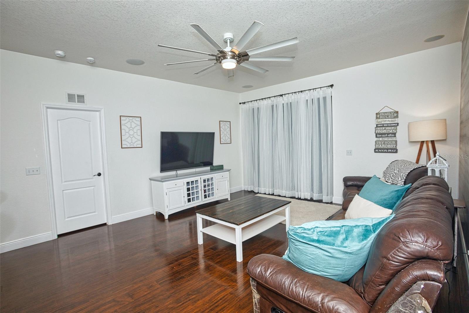 Image 22 of 52 For 6557 Evergreen Park Drive