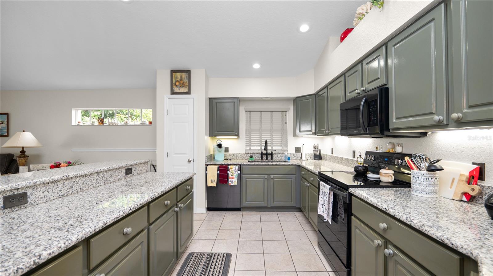 Image 15 of 42 For 6915 Starmount Drive