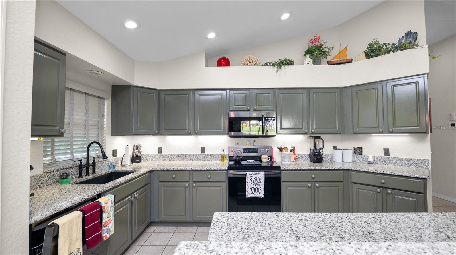 Image 17 of 42 For 6915 Starmount Drive
