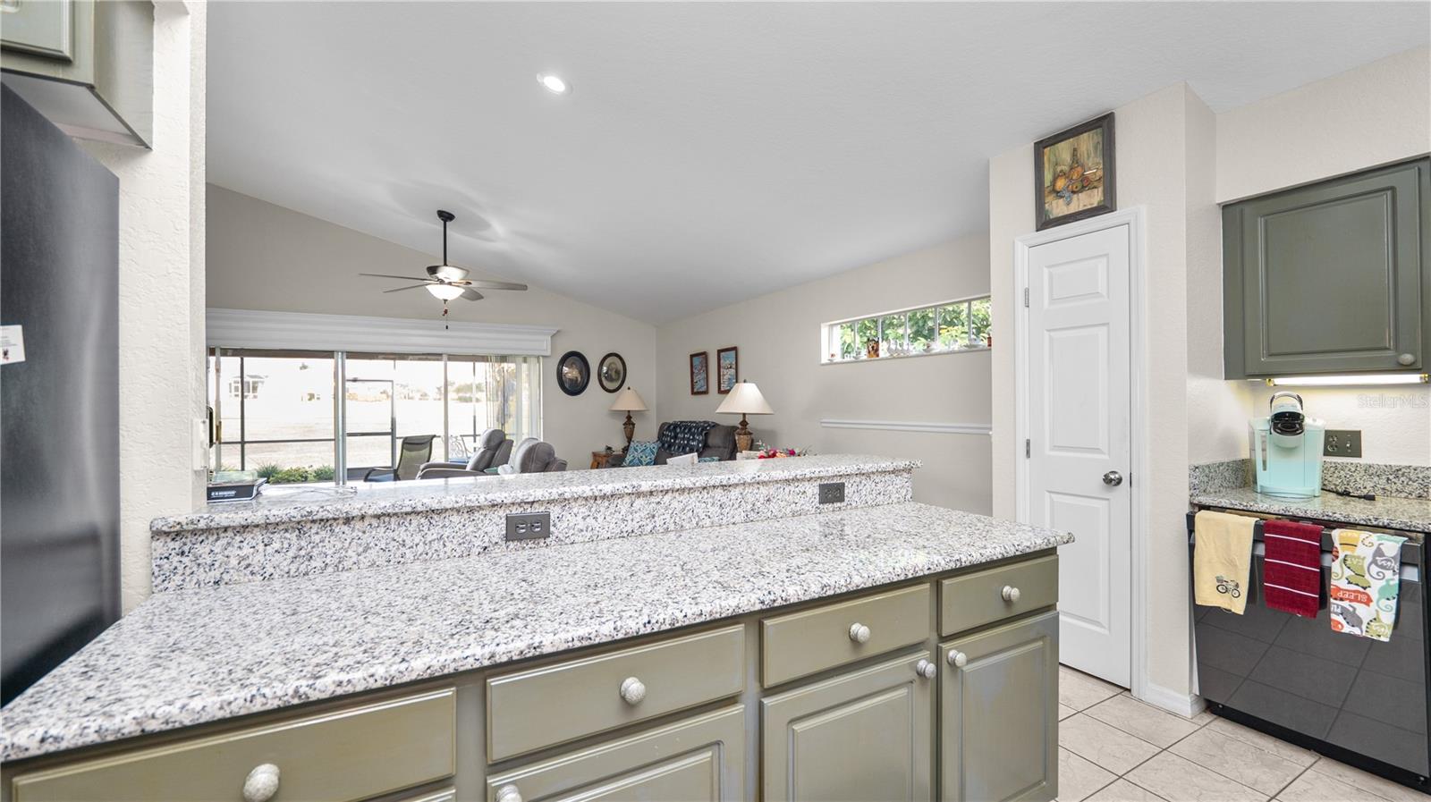 Image 19 of 42 For 6915 Starmount Drive