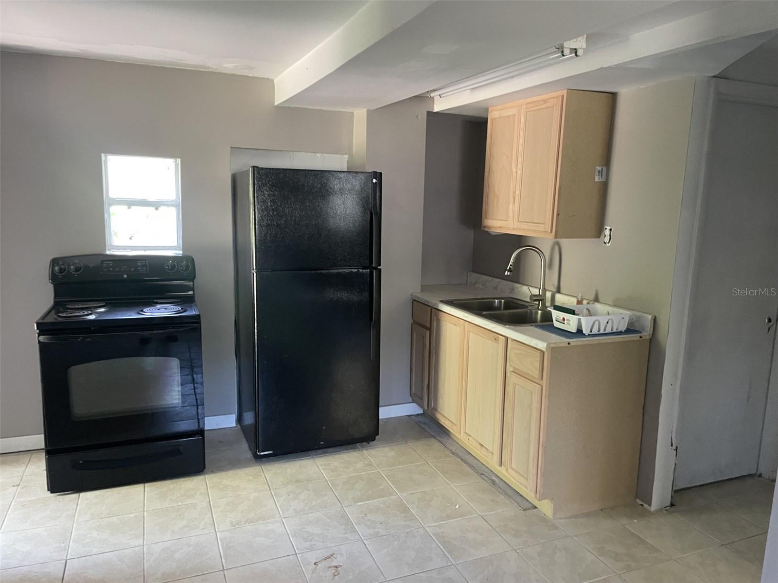 Image 4 of 8 For 633 Byron Avenue