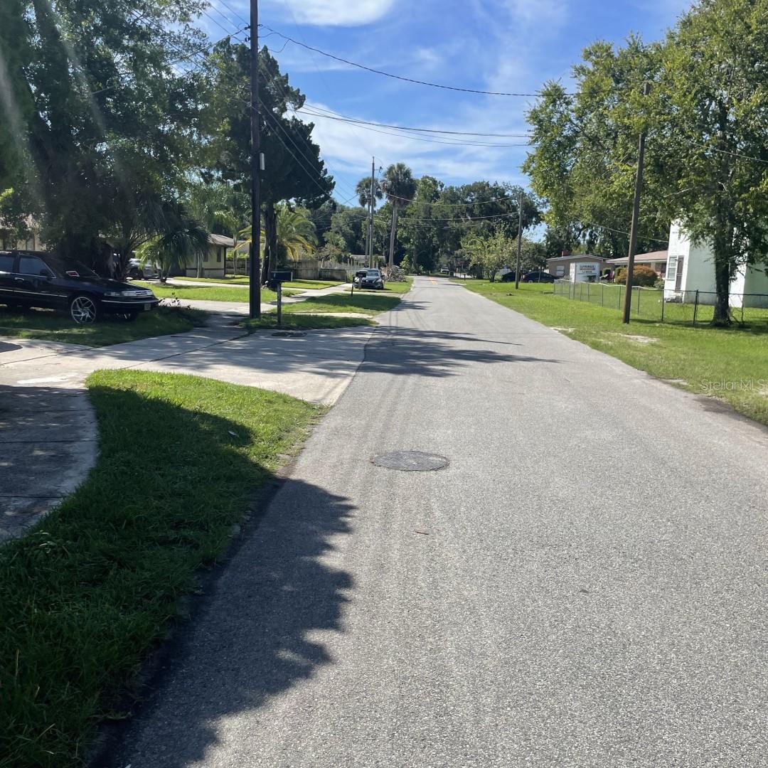 Image 9 of 10 For 633 Byron Avenue