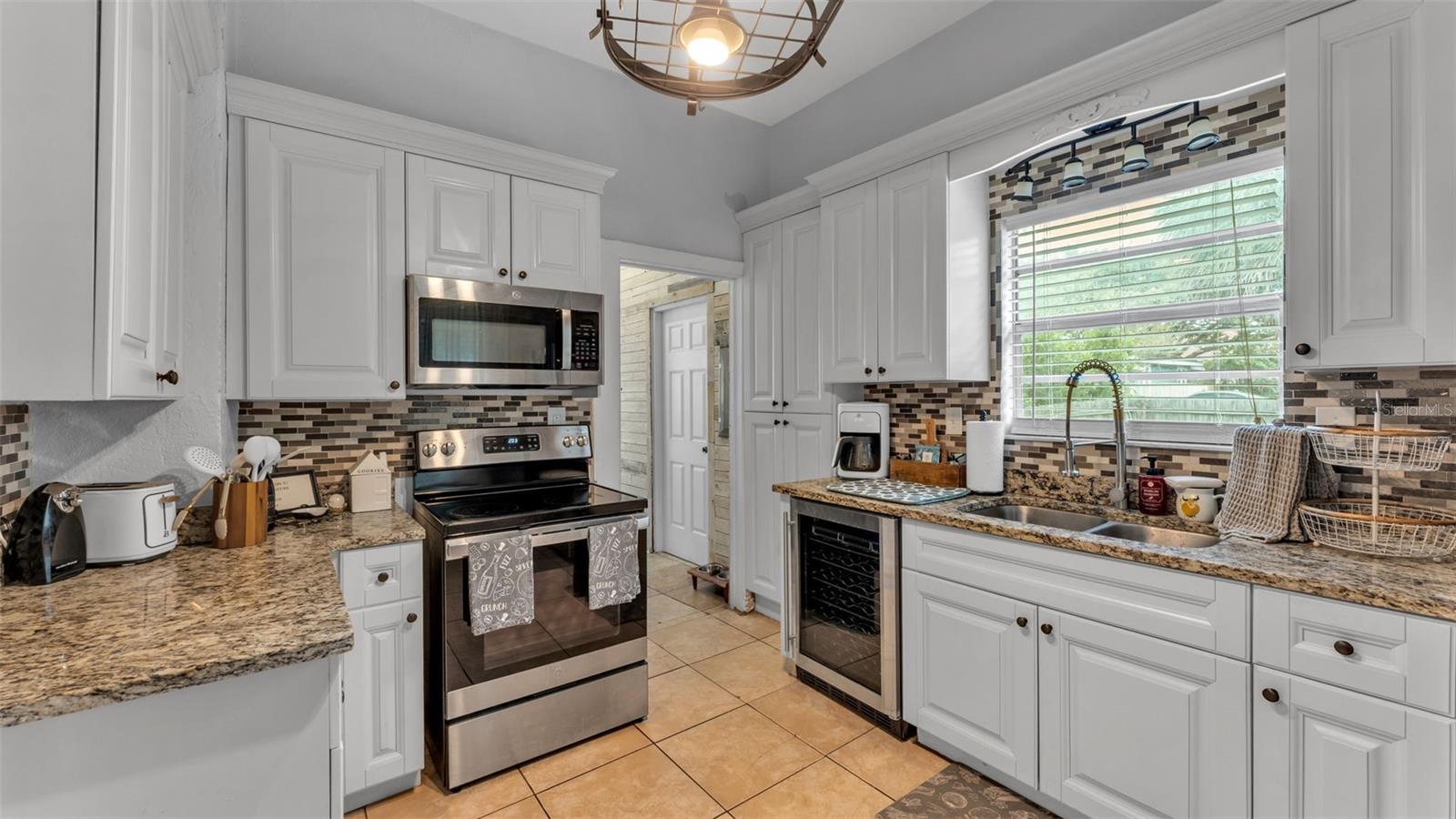 Image 13 of 29 For 109 Bluefield Avenue