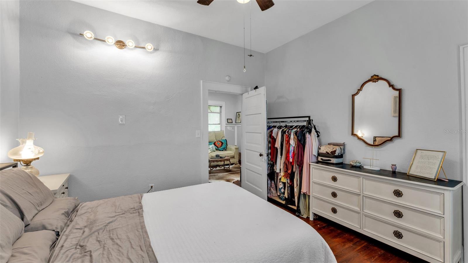 Image 18 of 29 For 109 Bluefield Avenue