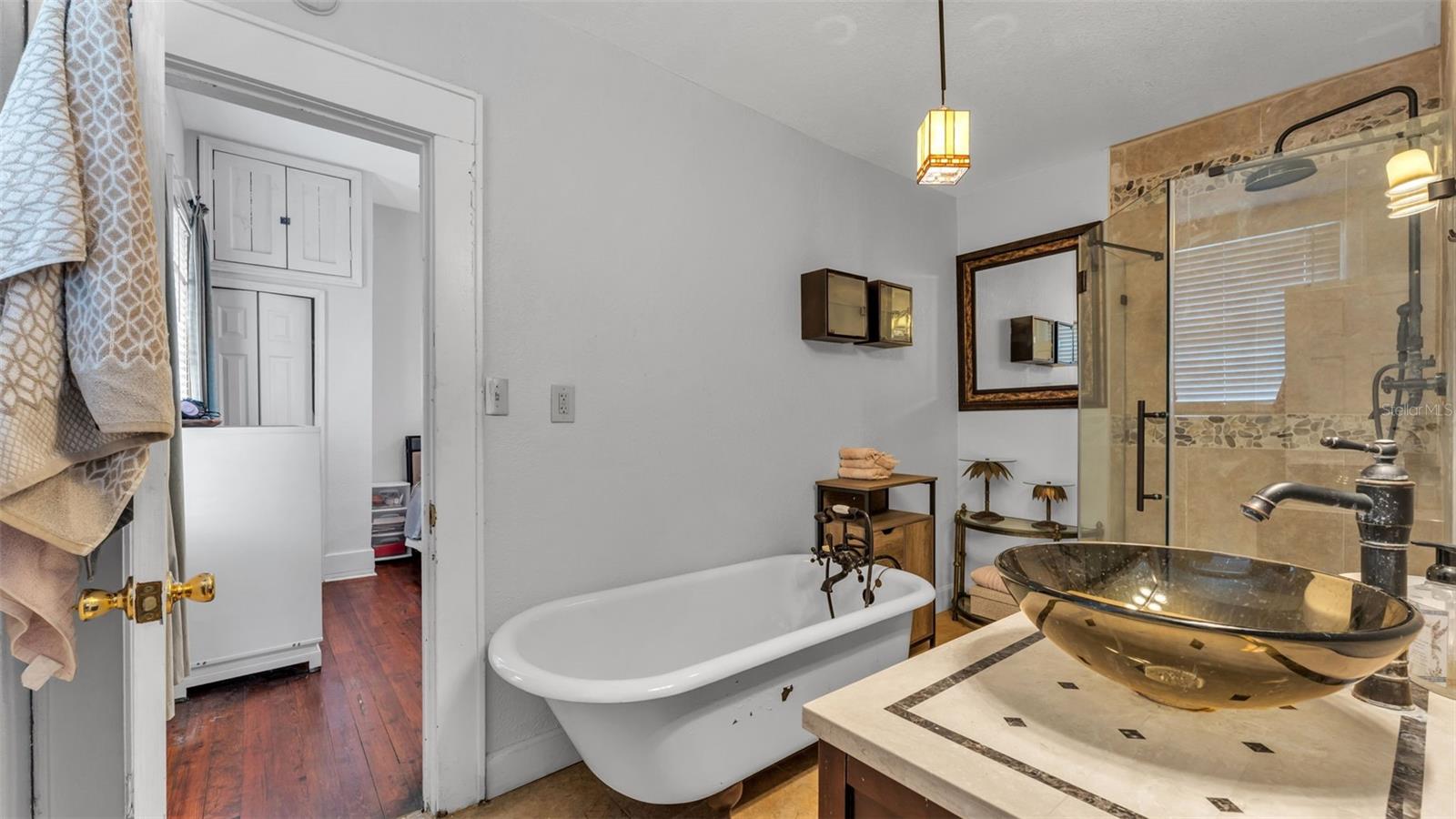 Image 20 of 29 For 109 Bluefield Avenue