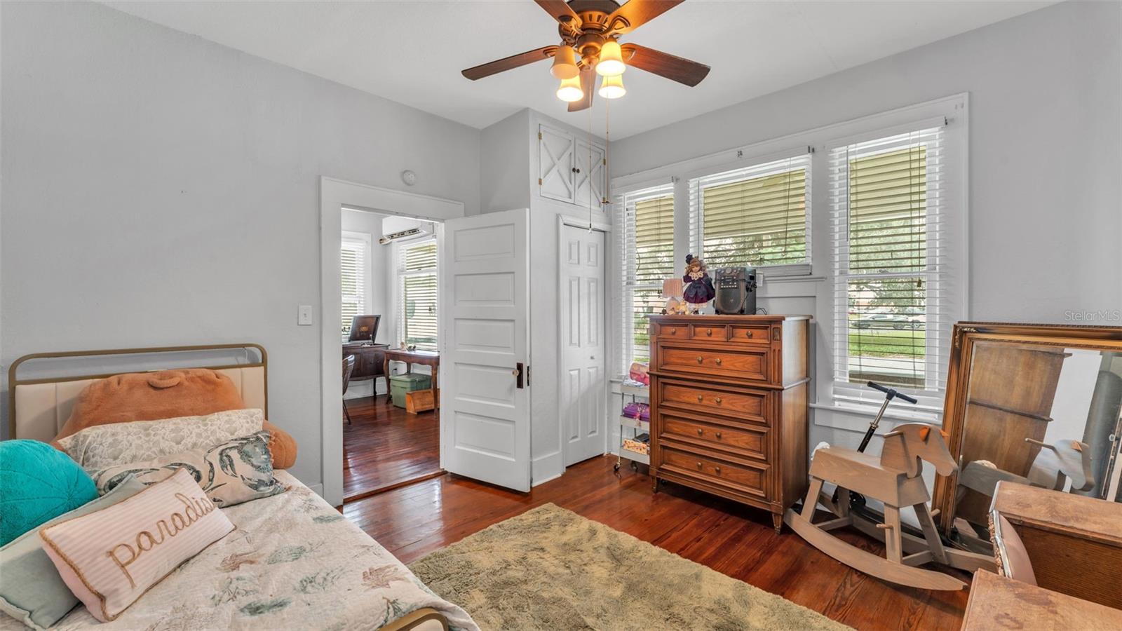 Image 21 of 29 For 109 Bluefield Avenue