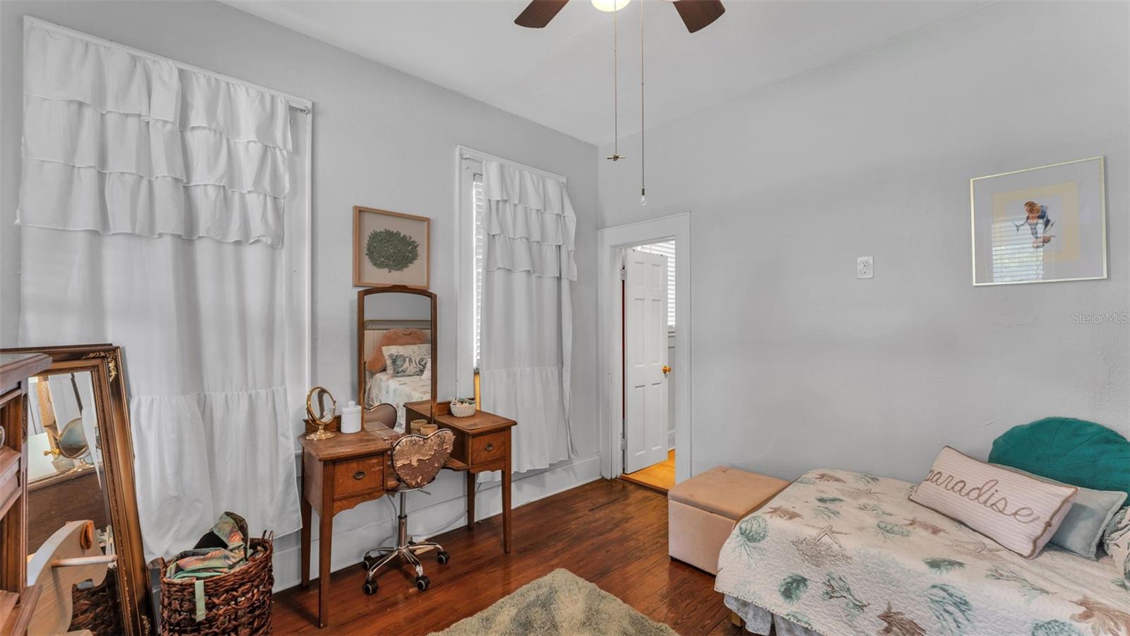 Image 22 of 29 For 109 Bluefield Avenue
