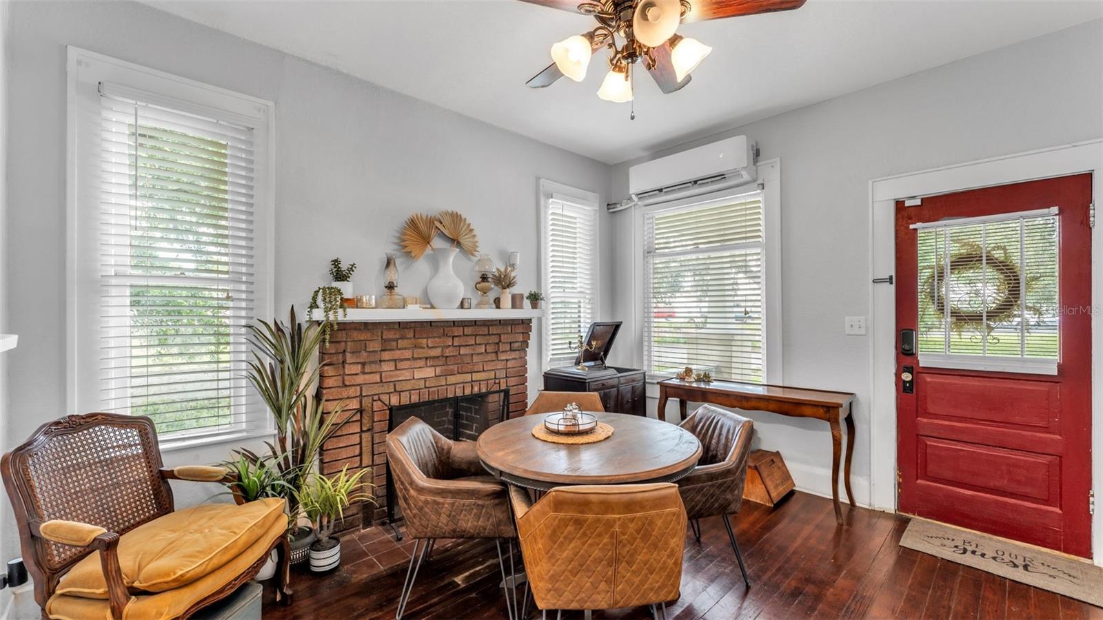Image 5 of 29 For 109 Bluefield Avenue