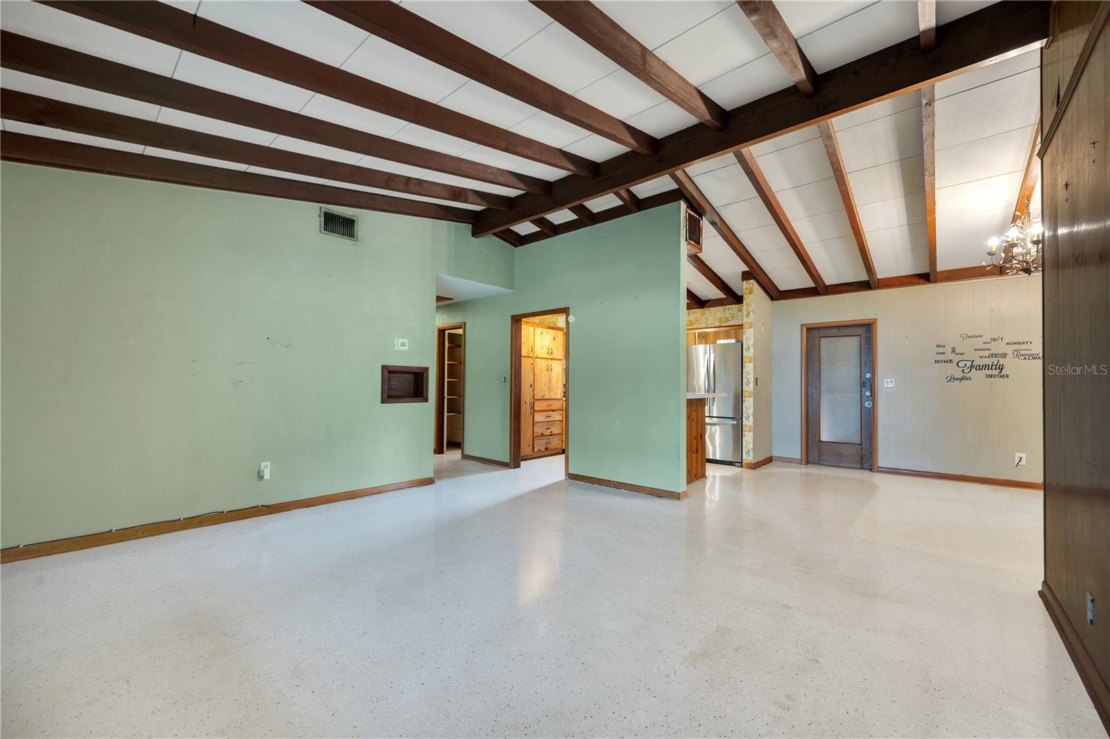 Image 11 of 28 For 1402 Phyllis Street