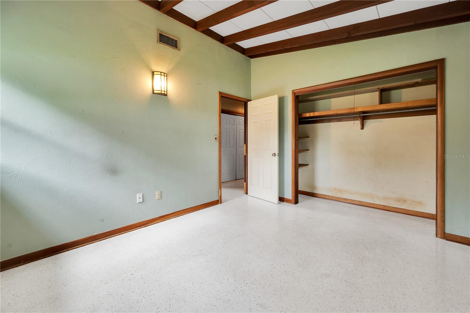 Image 18 of 28 For 1402 Phyllis Street
