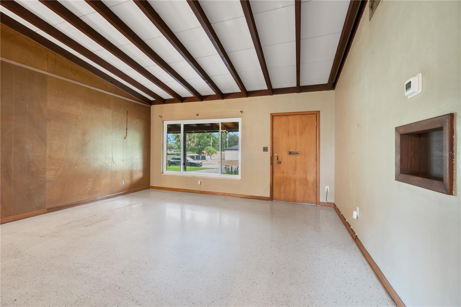 Image 3 of 28 For 1402 Phyllis Street