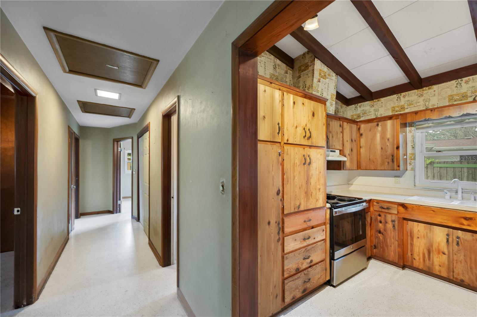 Image 9 of 28 For 1402 Phyllis Street