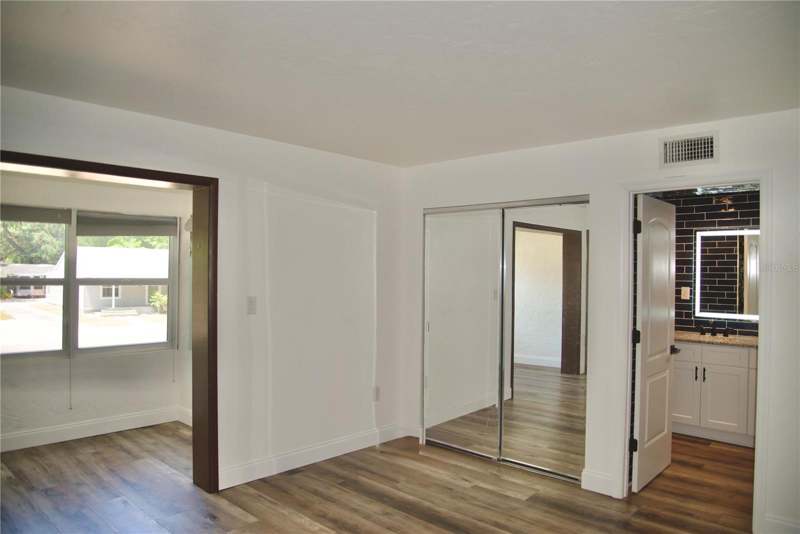 Image 8 of 16 For 220 Idlewood Avenue 204