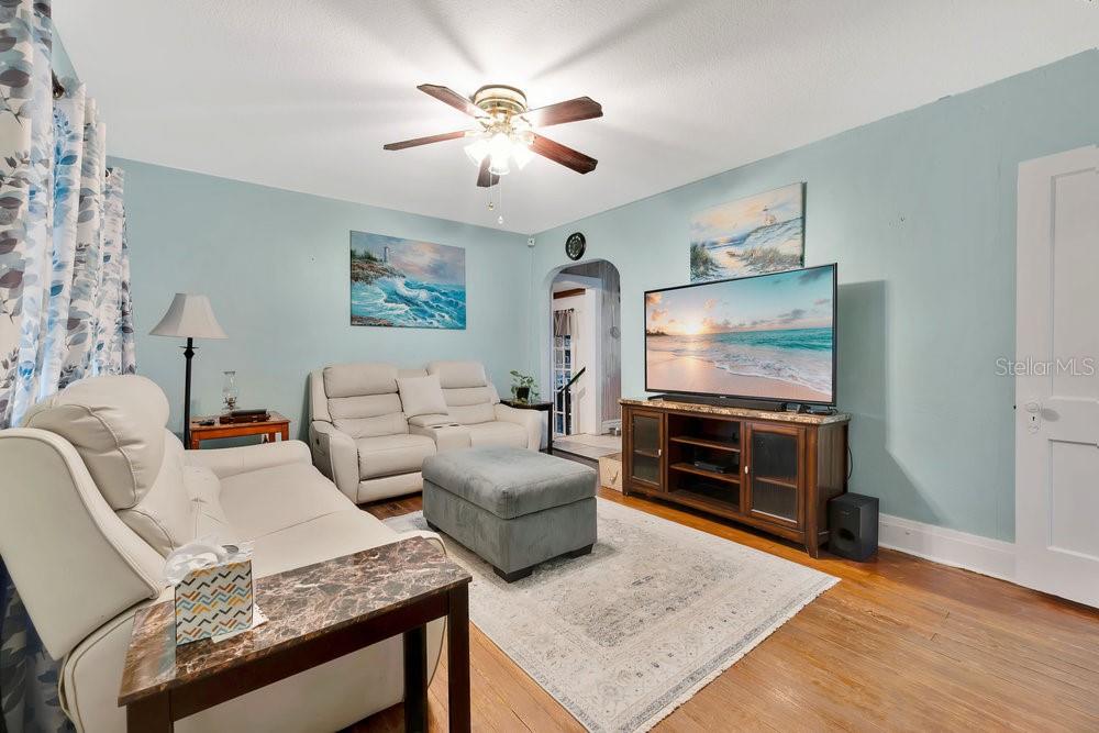 Image 10 of 33 For 704 Valencia Street