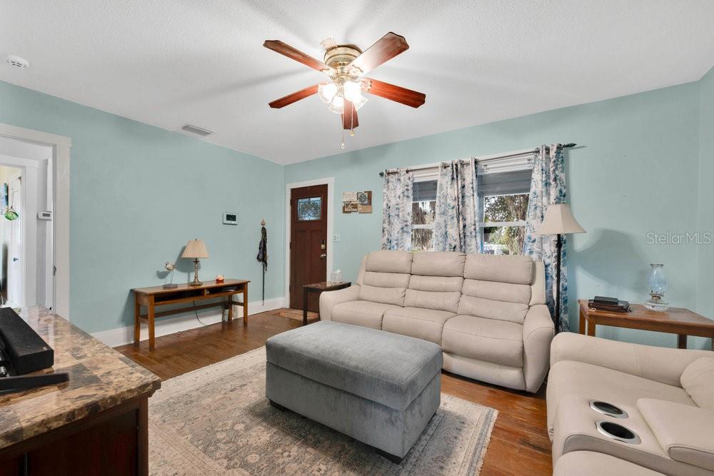 Image 11 of 33 For 704 Valencia Street