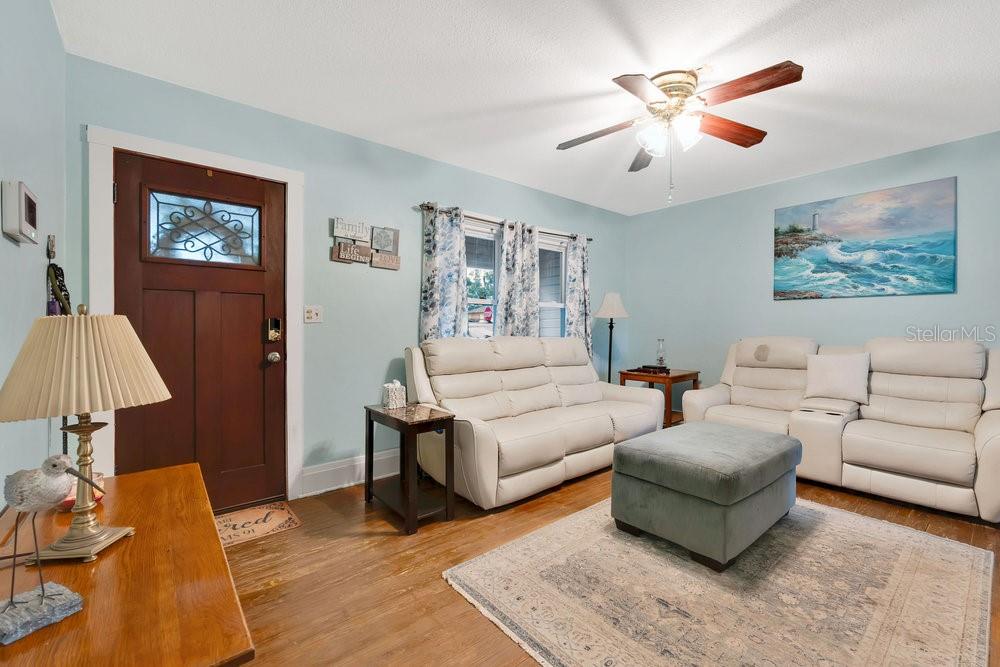 Image 9 of 33 For 704 Valencia Street