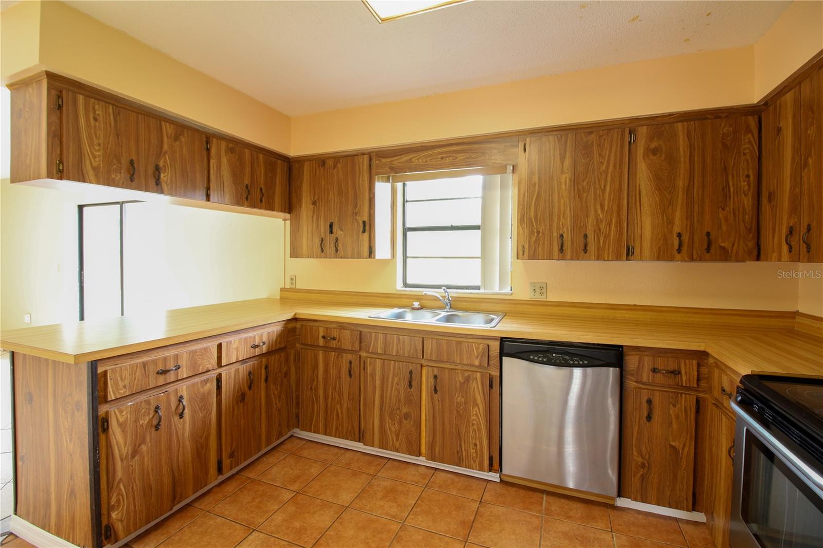 Image 7 of 16 For 5123 Bonnybrook Drive W