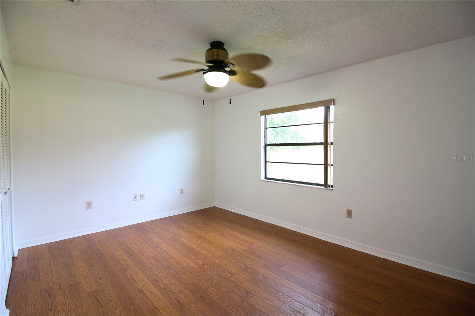 Image 8 of 16 For 5123 Bonnybrook Drive W