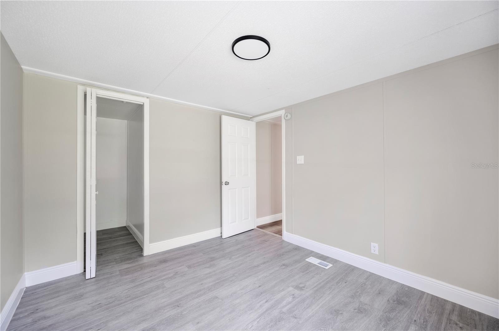 Image 19 of 33 For 4129 Woodsridge Drive
