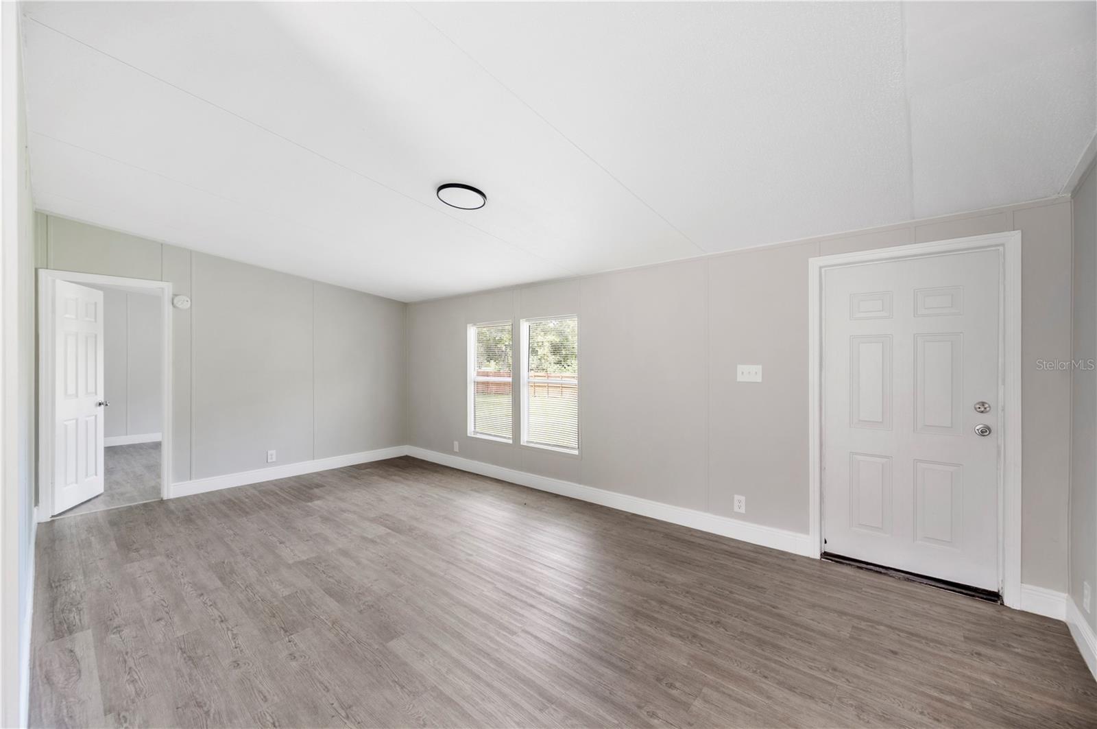 Image 5 of 33 For 4129 Woodsridge Drive