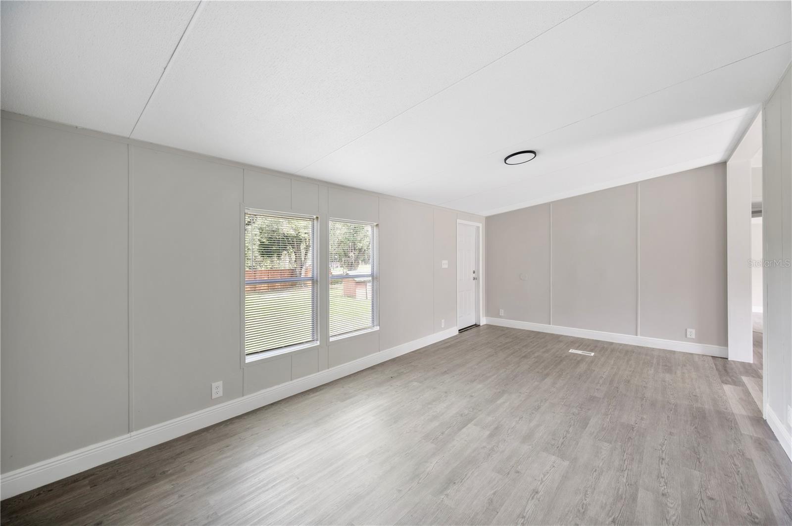 Image 6 of 33 For 4129 Woodsridge Drive